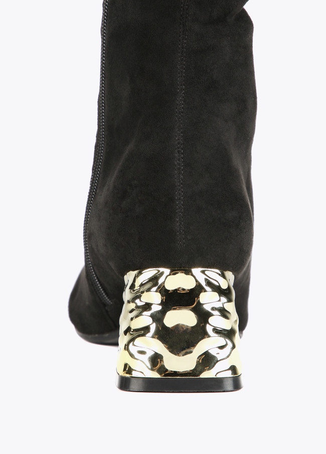 Lola Casademunt Bota Caña Alta Con Tacón Dorado