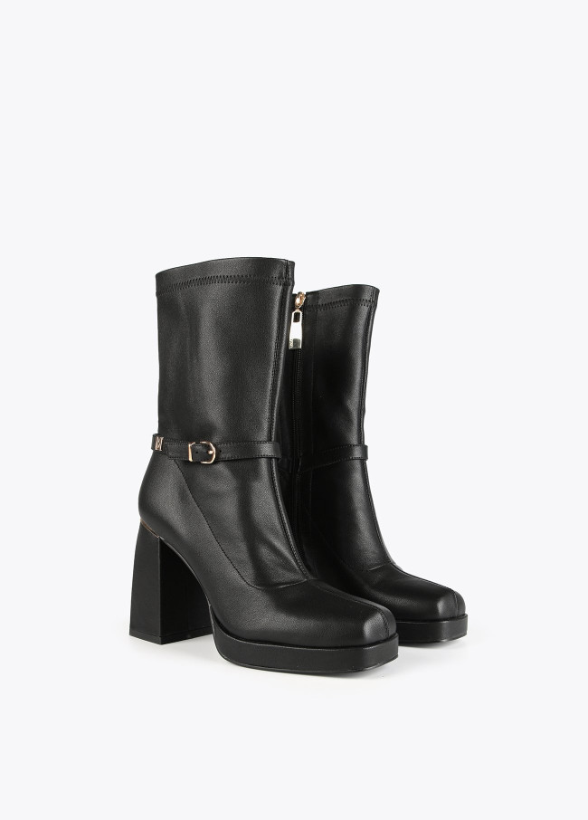 Lola Casademunt Botín Con Hebilla