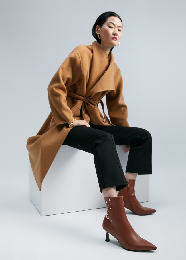 Lola Casademunt Botín Con Ojales