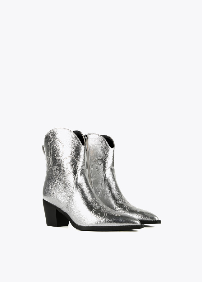 Lola Casademunt Botín Estilo Cowboy