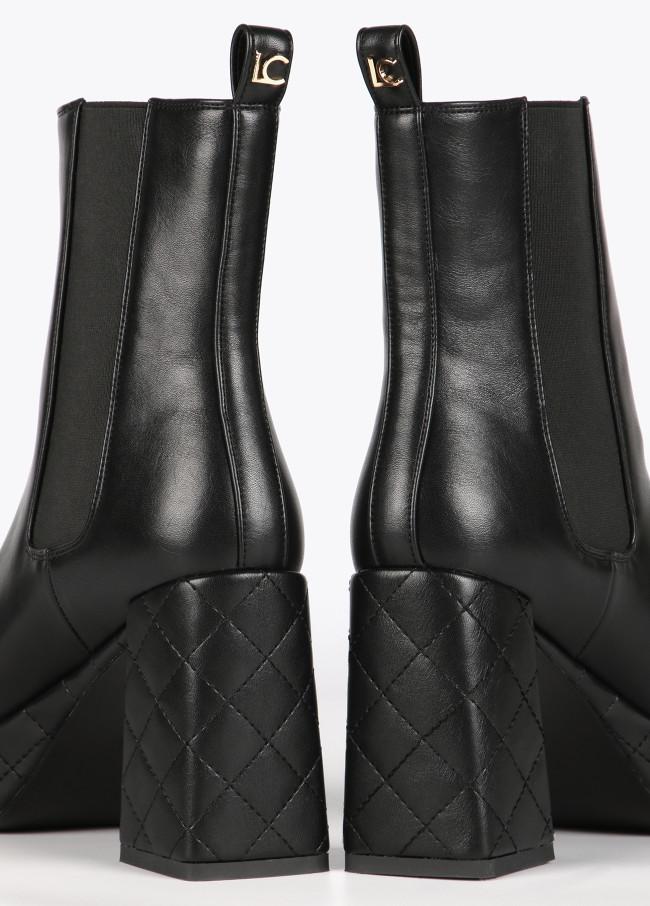 Lola Casademunt Botín Negro Plataforma