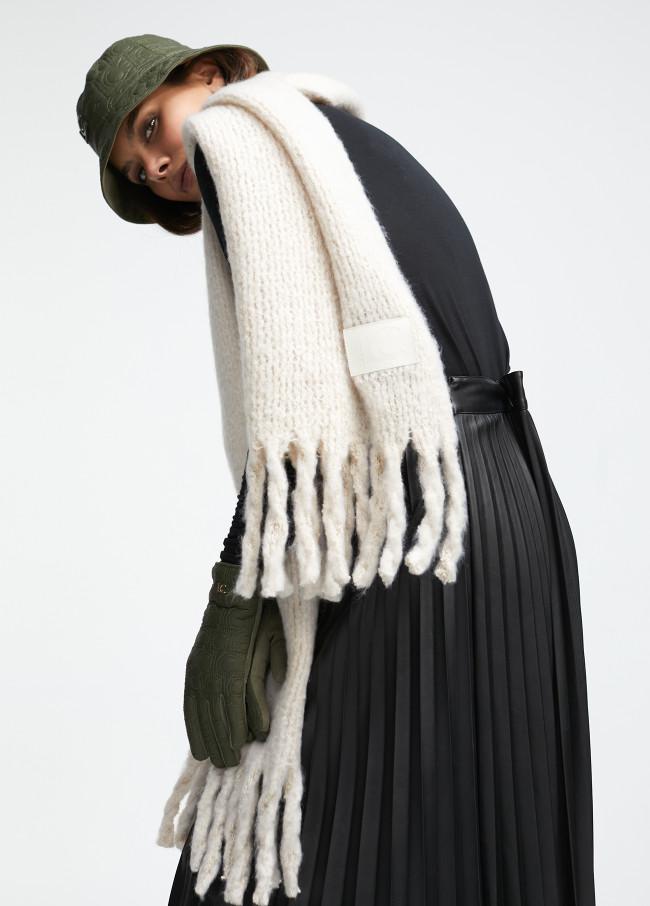 Lola Casademunt Bufanda Con Flecos