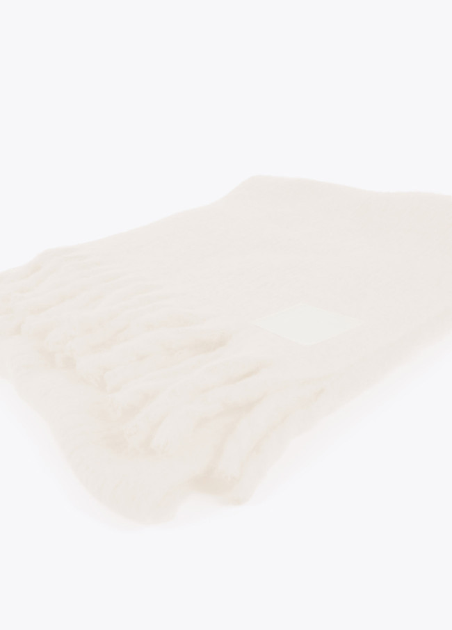 Lola Casademunt Bufanda Con Flecos