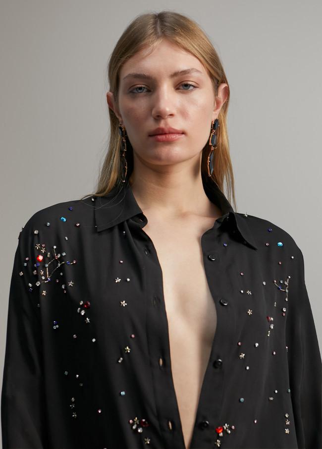 Lola Casademunt Camisa Detalle Joyas