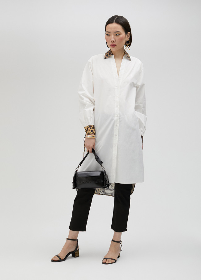 Lola Casademunt Camisa Larga Tigre Parte Trasera