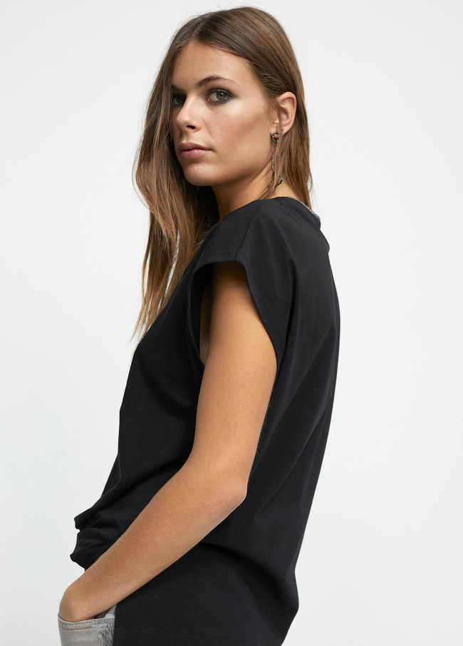 Lola Casademunt Camiseta Detalle Cadena