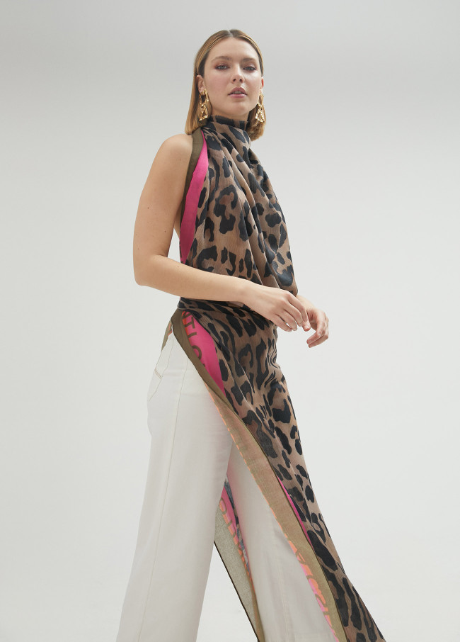 lola casademunt Fular estampado animal print