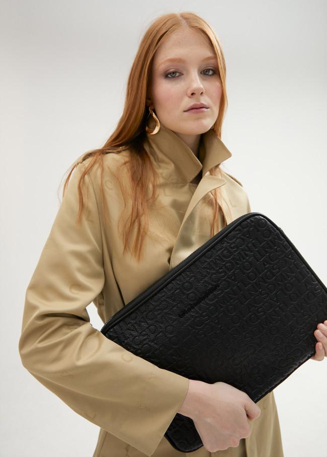 Lola Casademunt Funda Ordenador Monograma