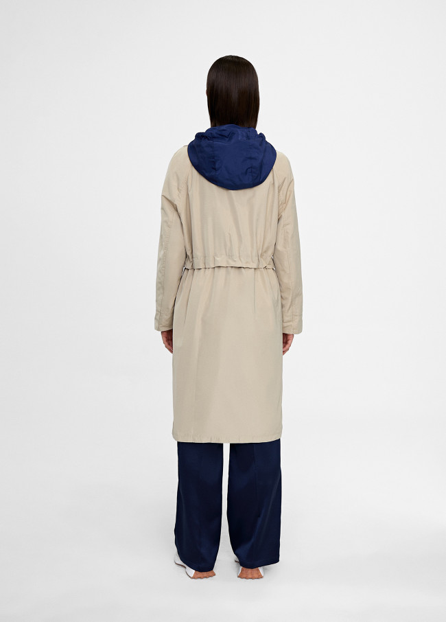 Lola Casademunt Gabardina Con Capucha