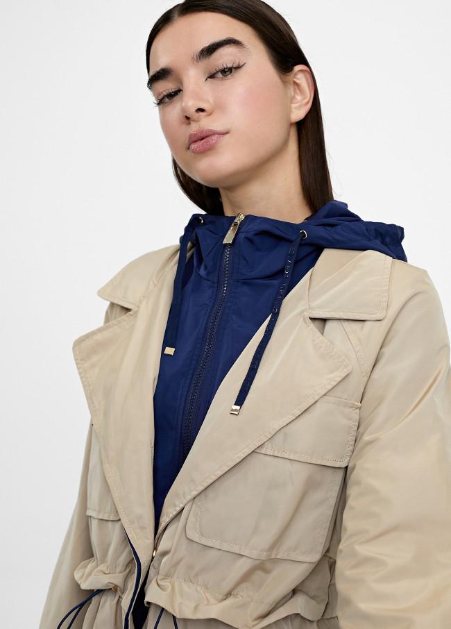Lola Casademunt Gabardina Con Capucha
