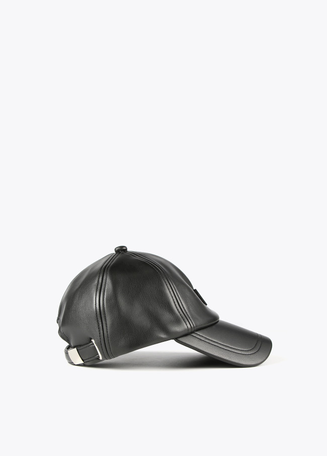 Lola Casademunt Gorra Efecto Piel