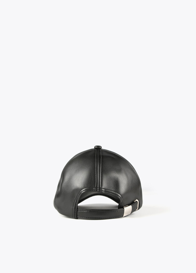 Lola Casademunt Gorra Efecto Piel