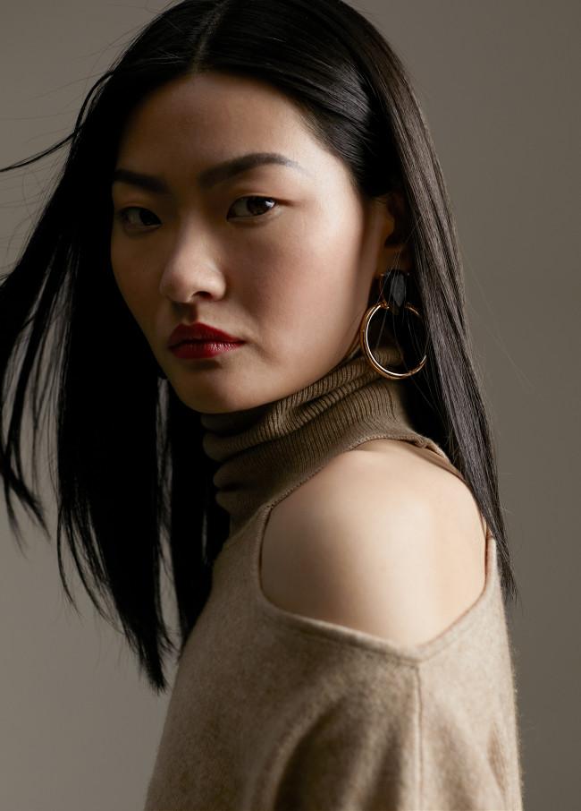 Lola Casademunt Jersey Abertura Hombro