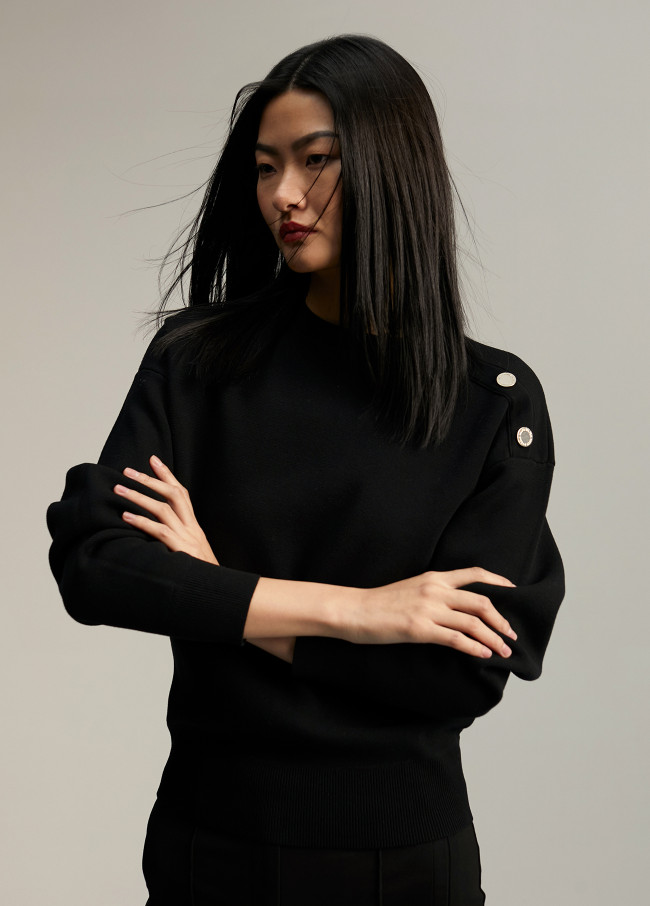 Lola Casademunt Jersey Detalle Botones