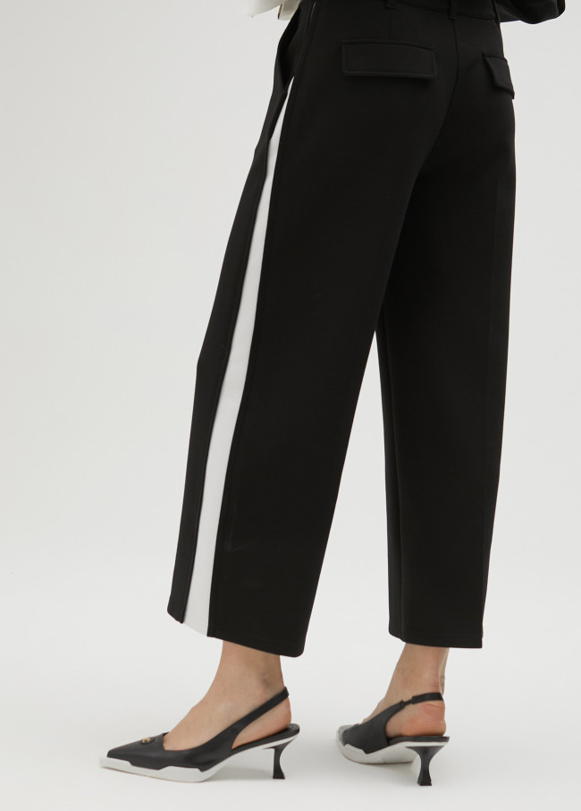 Lola Casademunt Pantalón Negro Y Blanco En Lateral