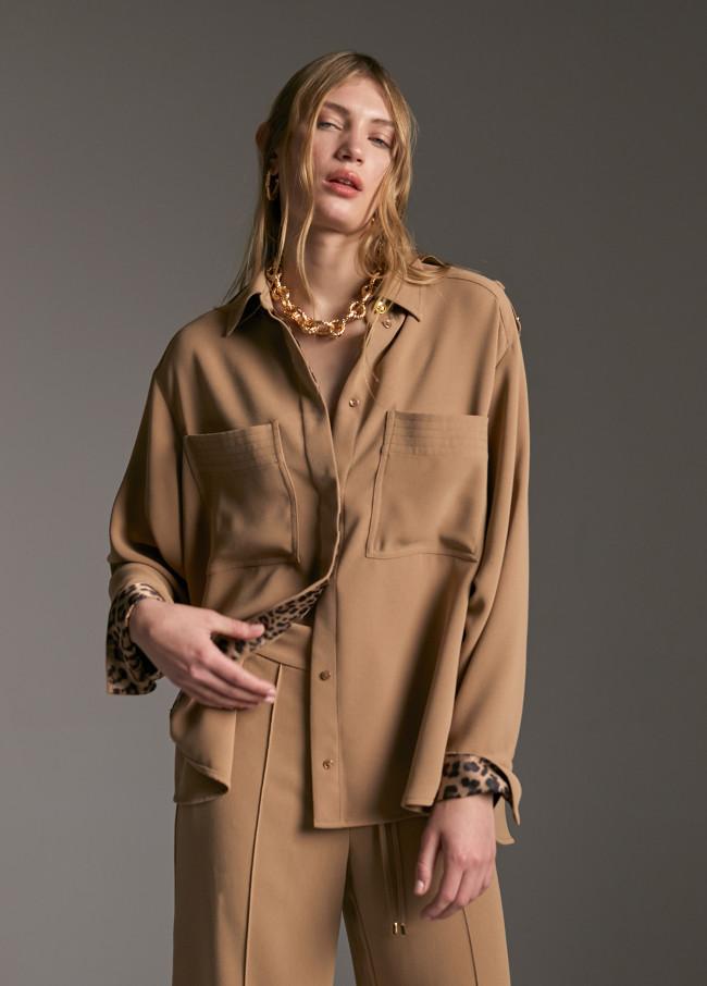 Lola Casademunt Sobre Camisa Bolsillos