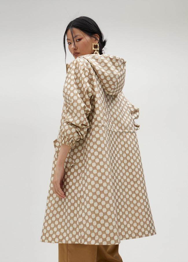 Lola Casademunt Trench Logotipada