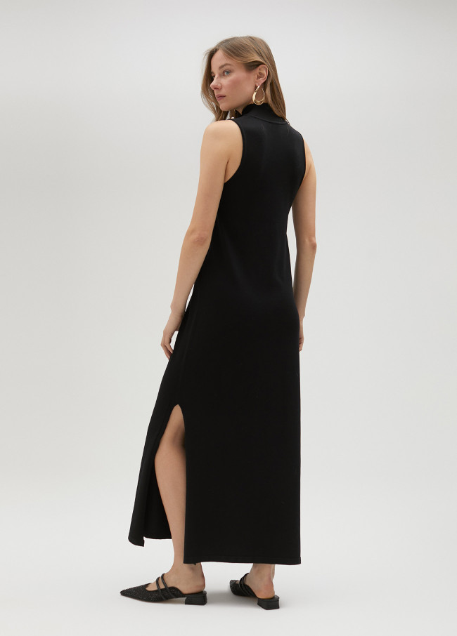 Lola Casademunt Vestido Negro De Punto Con Tachas