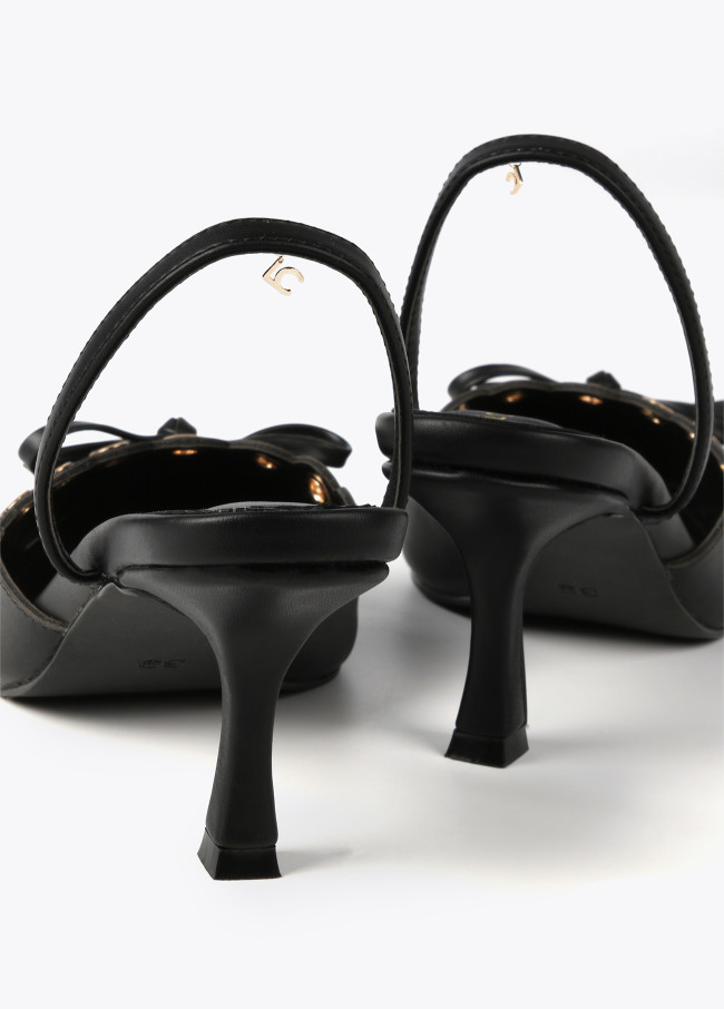 Lola Casademunt Zapato De Tacón Detalles Metálicos