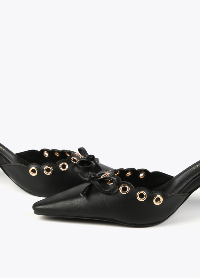 Lola Casademunt Zapato De Tacón Detalles Metálicos