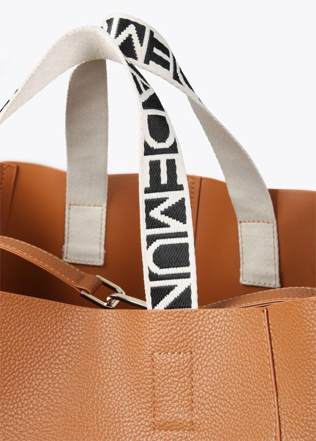 Lola Casademunt Maxi Bolso Shopper Asas Logotipadas