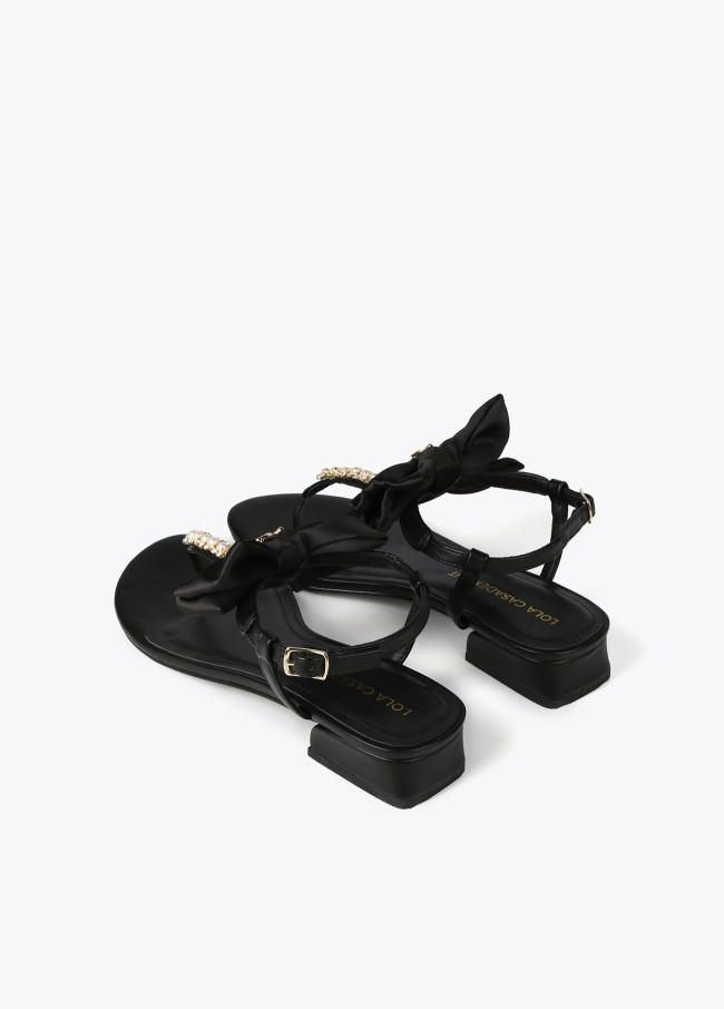Lola Casademunt Sandalia Con Detalle Lazo Y Pedrería
