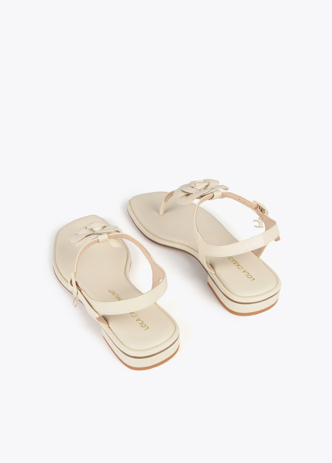 Lola Casademunt Sandalia Con Tira De Dedo Y Detalle De Flor