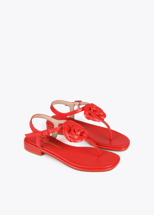 Lola Casademunt Sandalia Con Tira De Dedo Y Detalle De Flor