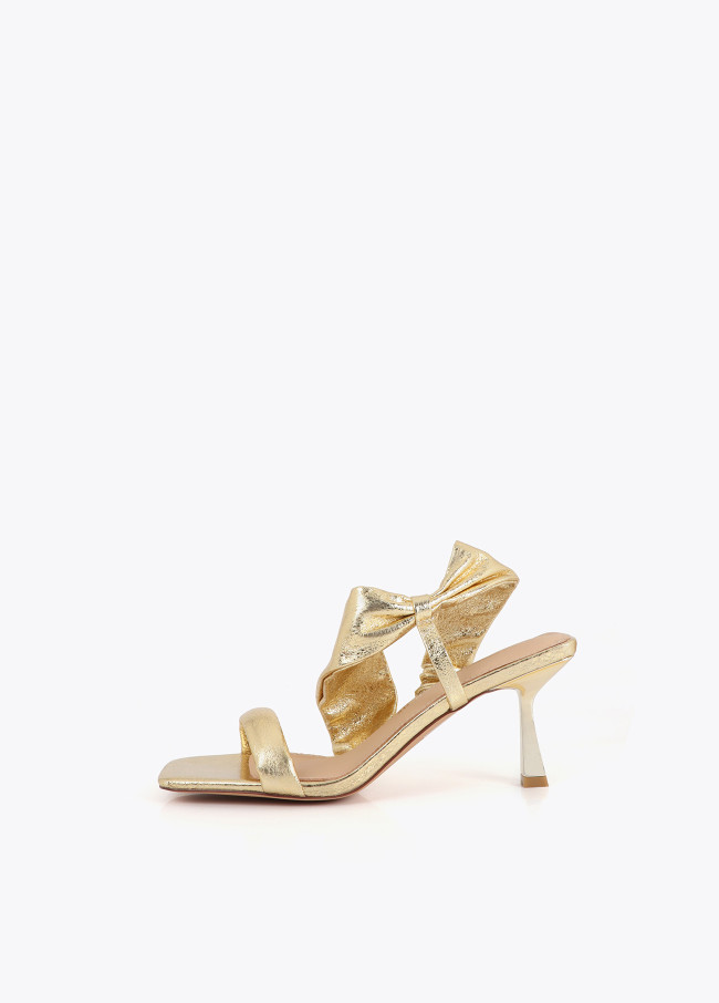 Lola Casademunt Sandalia De Tacón Con Tiras Metalizadas