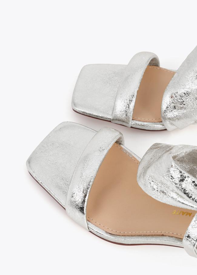 Lola Casademunt Sandalia De Tacón Con Tiras Metalizadas