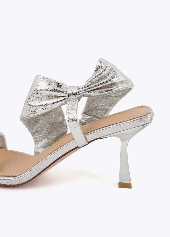 Lola Casademunt Sandalia De Tacón Con Tiras Metalizadas