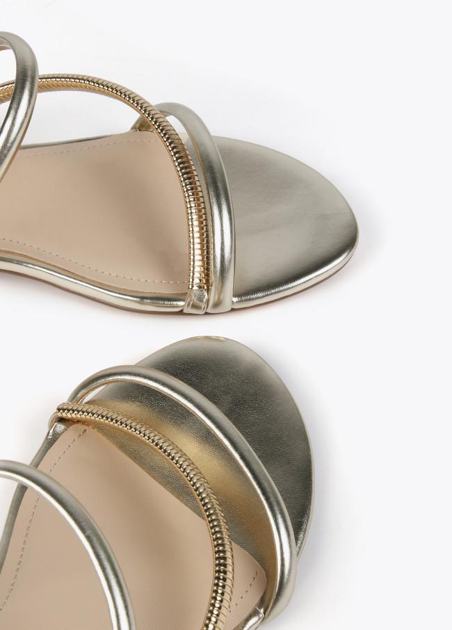 Lola Casademunt Sandalia Plana Tiras Metalizadas Y Tacón Dorado