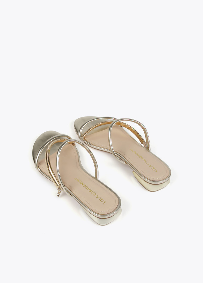 Lola Casademunt Sandalia Plana Tiras Metalizadas Y Tacón Dorado