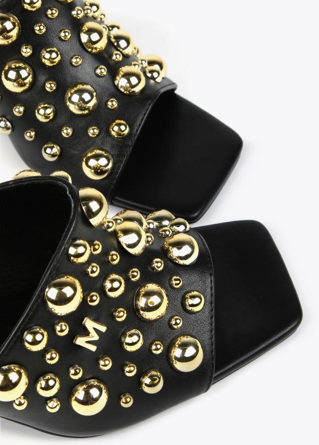 Lola Casademunt Zapato De Tacón Con Detalles Dorados