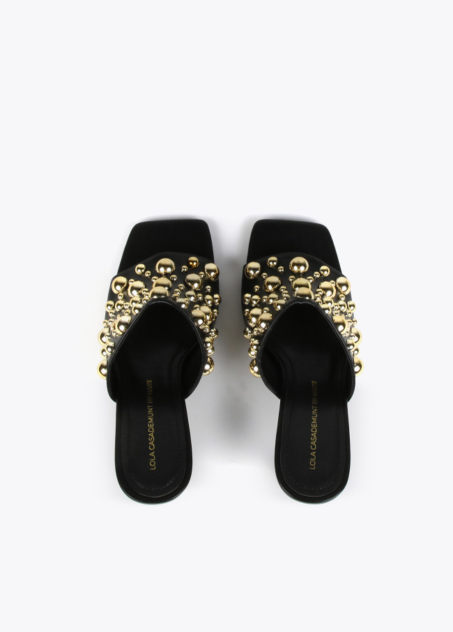 Lola Casademunt Zapato De Tacón Con Detalles Dorados