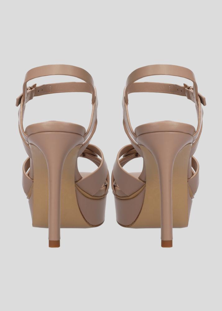 Lola Cruz ARIA PLATFORM 100