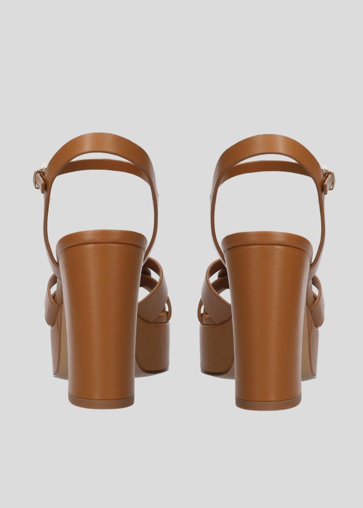 Lola Cruz ARIA PLATFORM 95