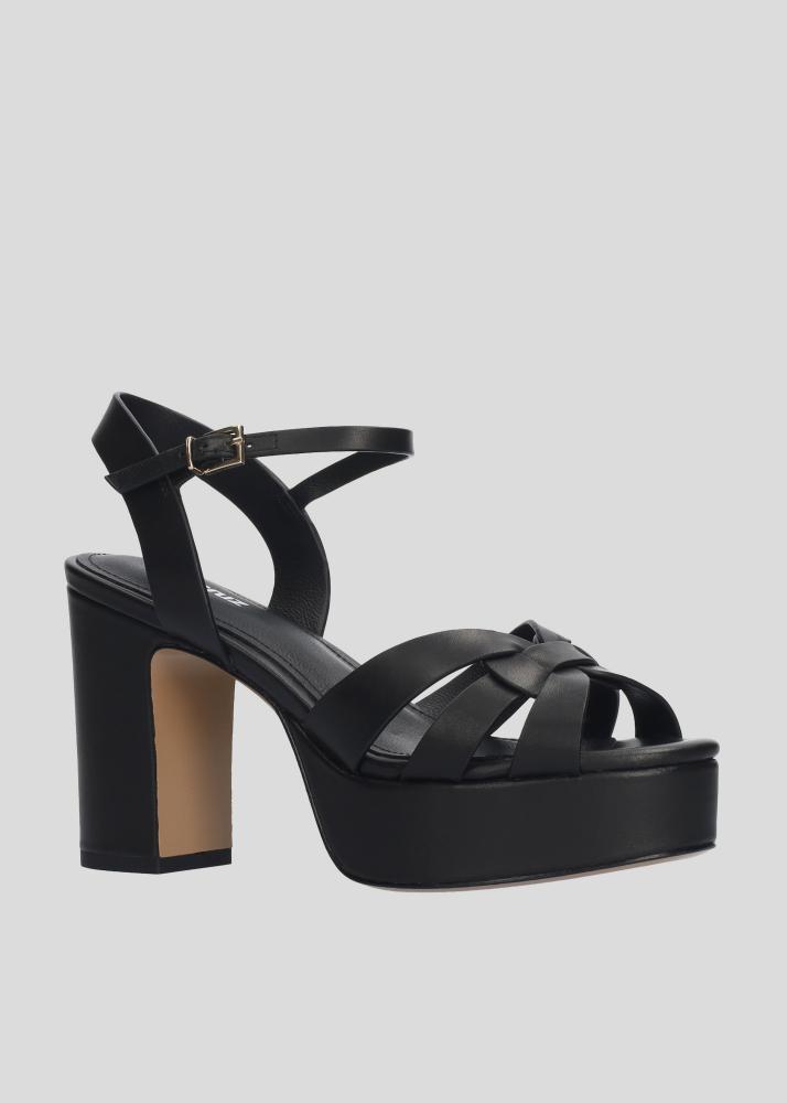 Lola Cruz ARIA PLATFORM 95