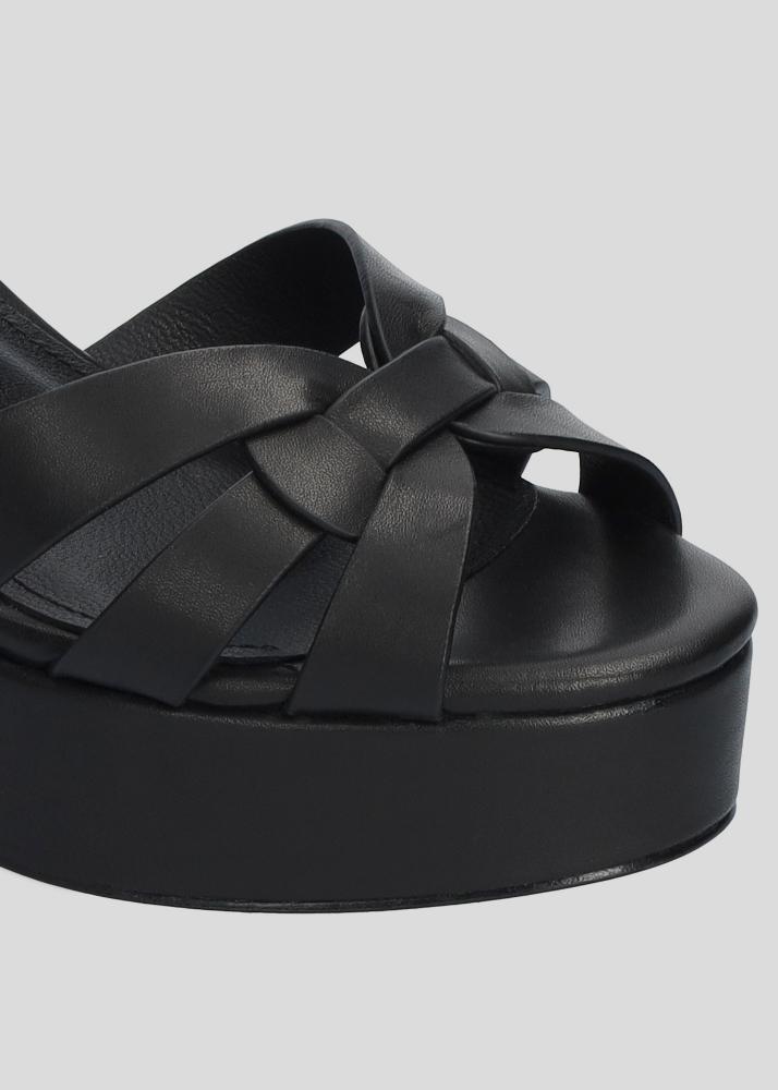 Lola Cruz ARIA PLATFORM 95