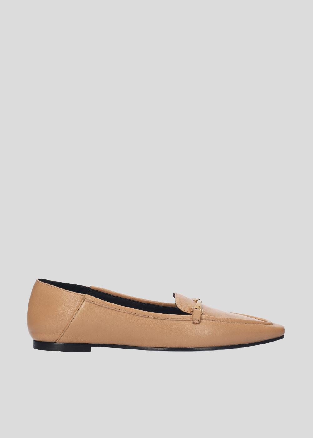 lola cruz CLOVER FLAT