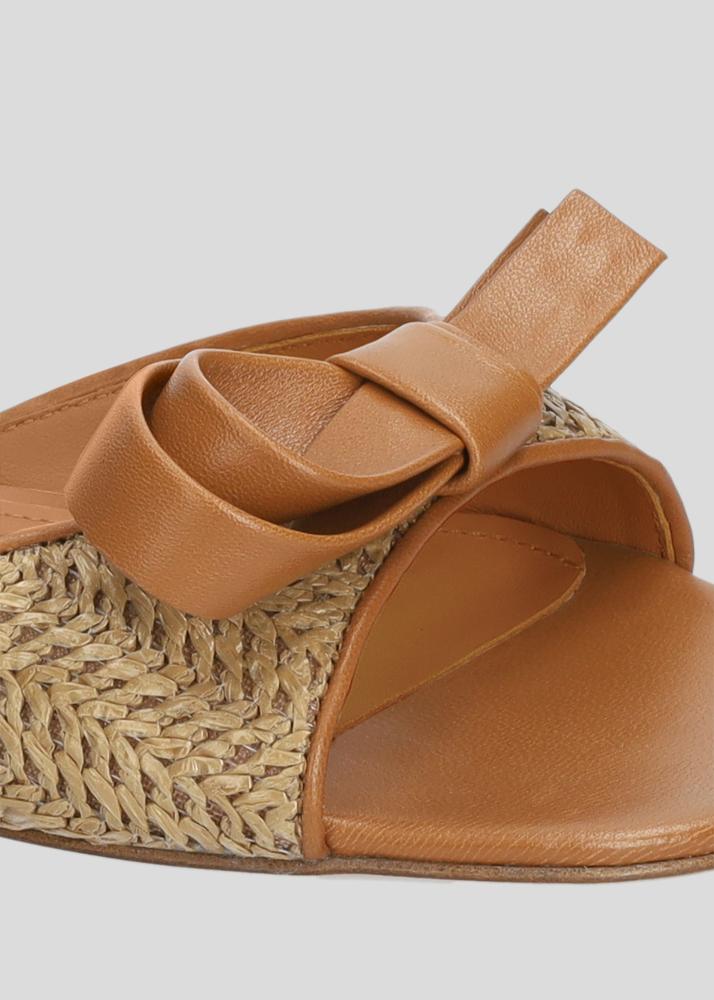 Lola Cruz LINDA FLATS