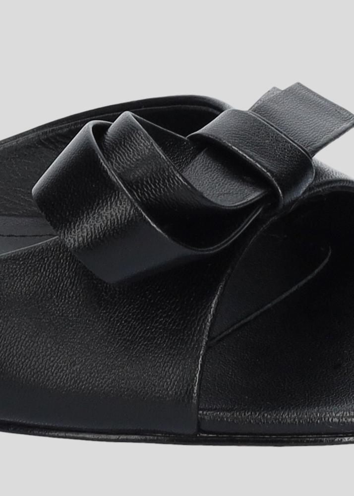 Lola Cruz LINDA FLATS