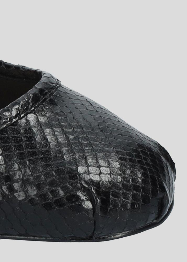 Lola Cruz RIMA FLATS