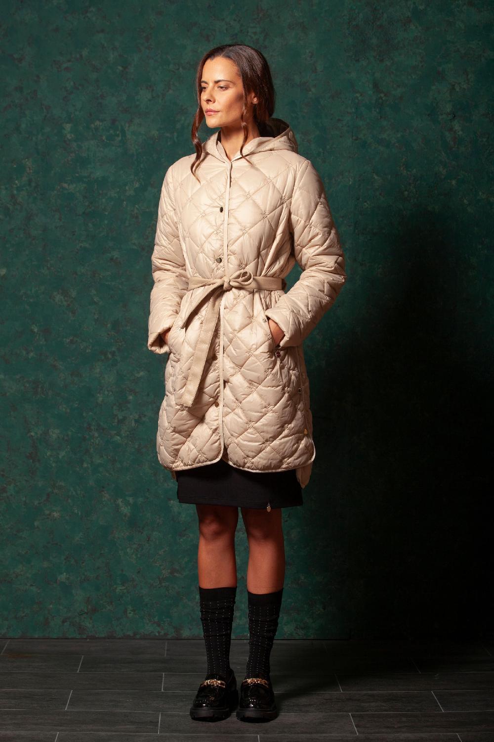 lolitas&l Abrigo beige largo guateado con capucha y cinturon LolitasyL