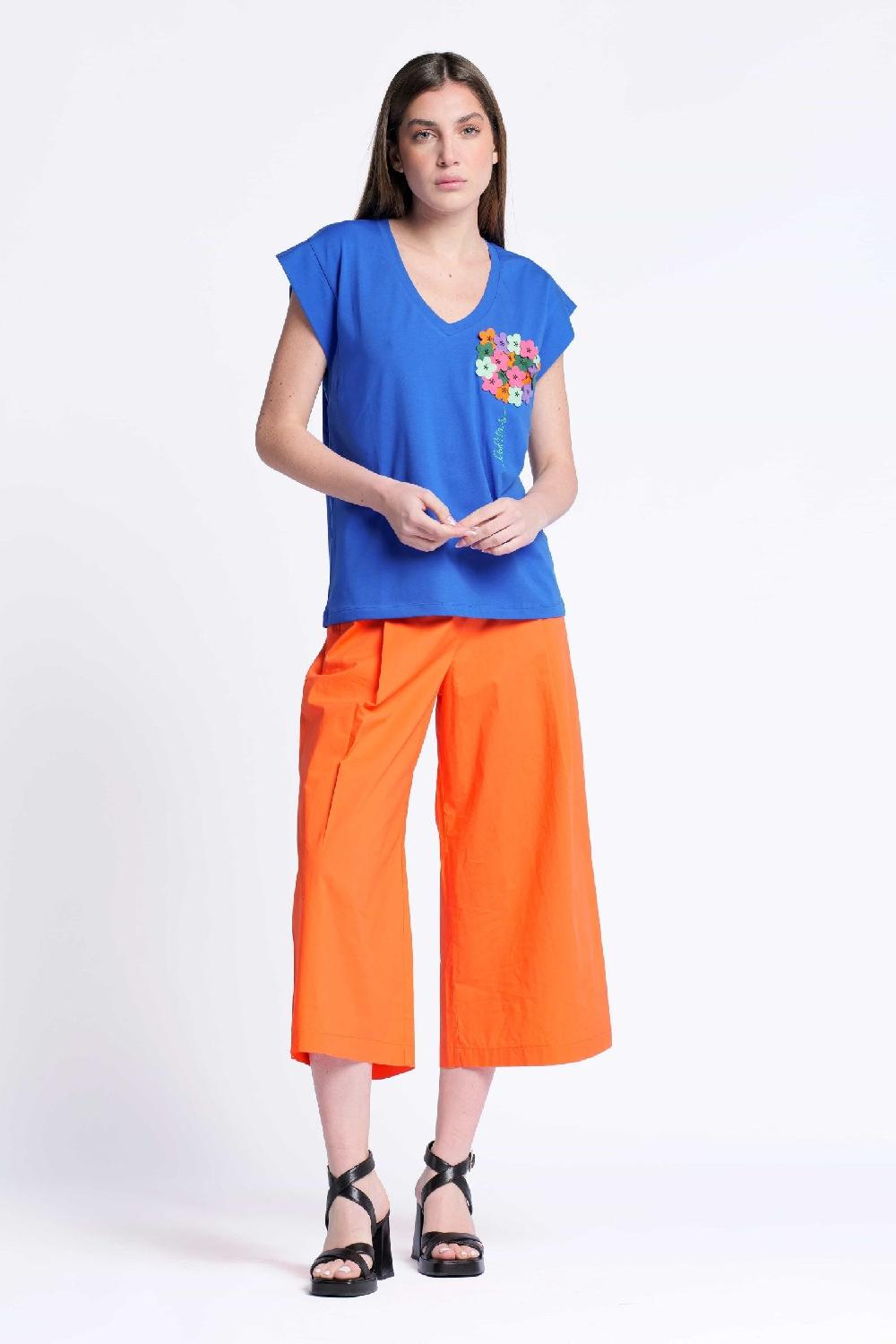 Lolitas&l Camiseta Azul Bordada Con Aplicacion Flor Escote Pico Lolitas&L