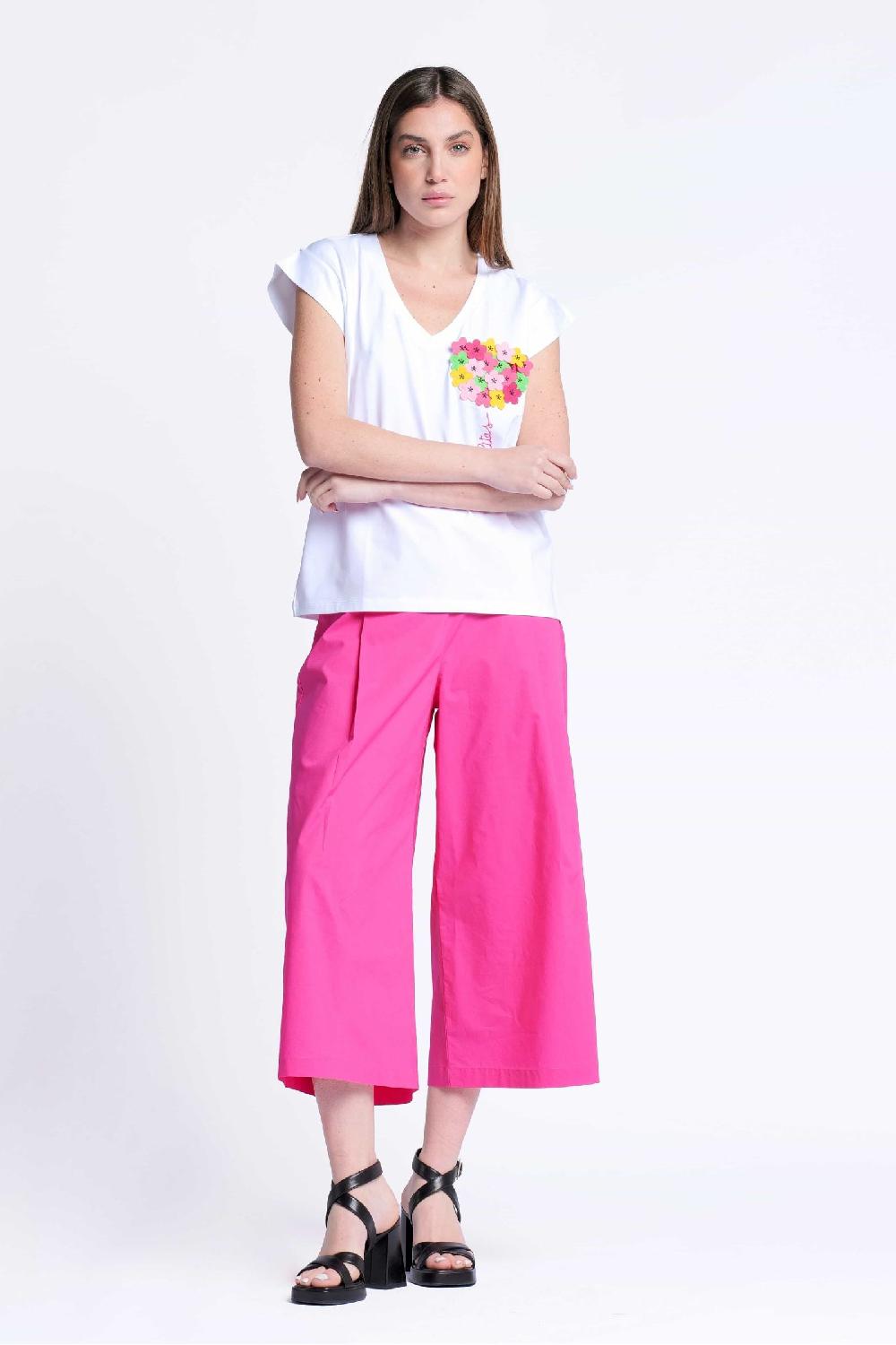 Lolitas&l Camiseta Blanca Bordada Con Aplicacion Flor Escote Pico Lolitas&L