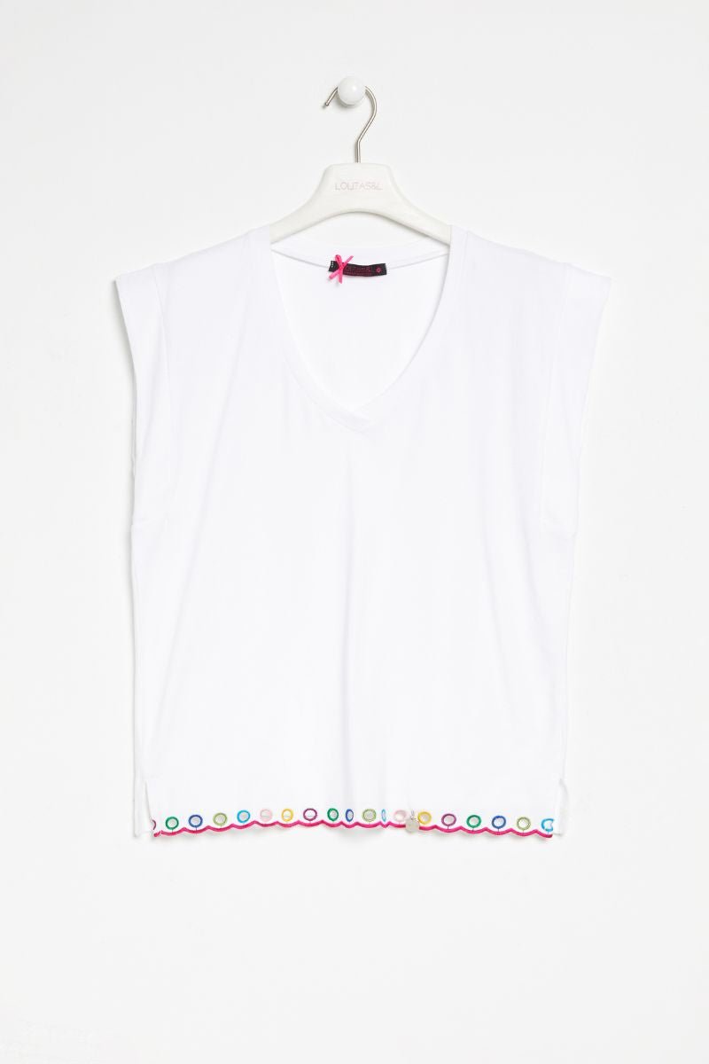 Lolitas&l Camiseta Blanca Escote Pico Con Bordado Multicolor En Contorno Lolitas&L