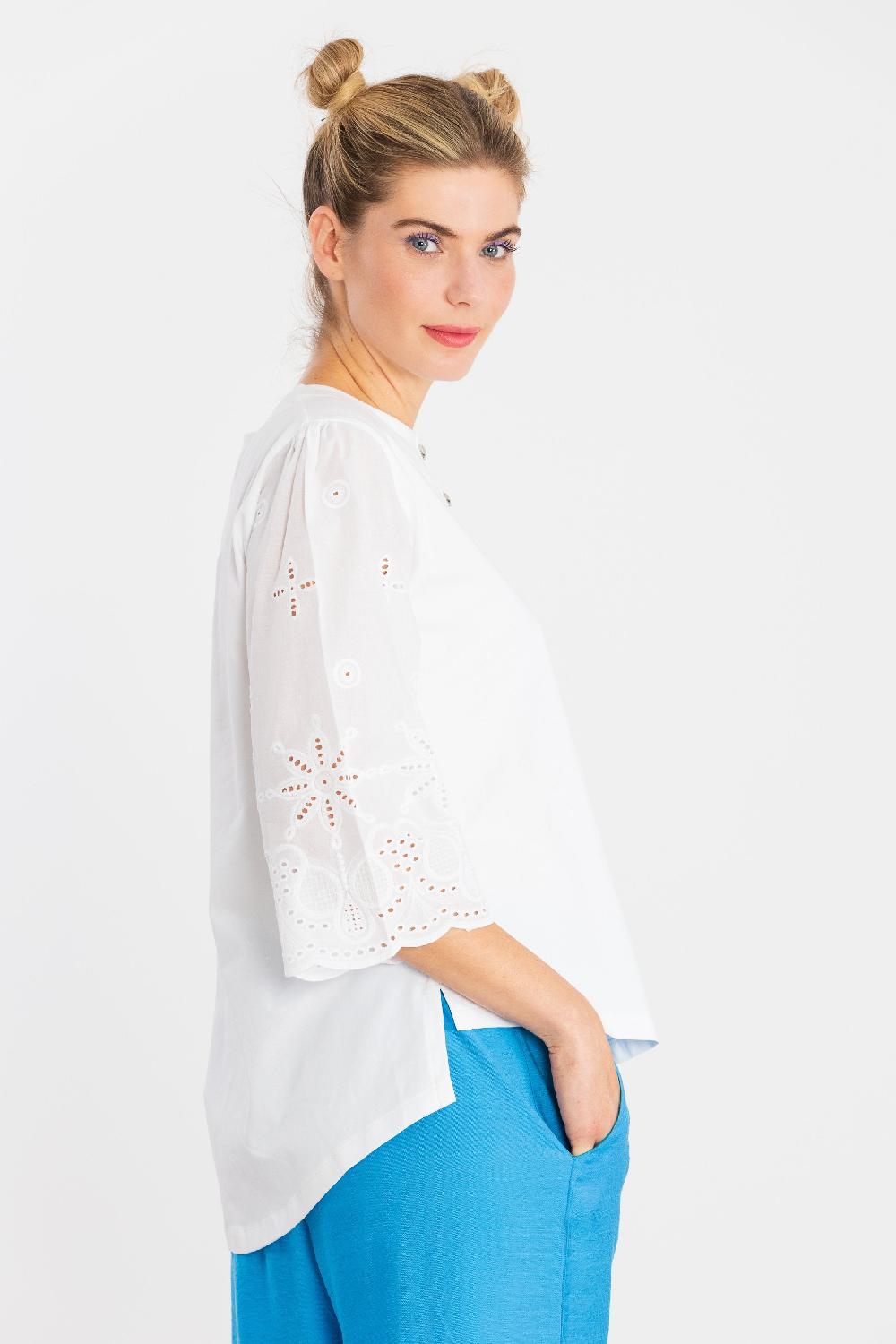 Lolitas&l Camiseta Blanca Manga Bordada Con Botones En El Escote LolitasyL