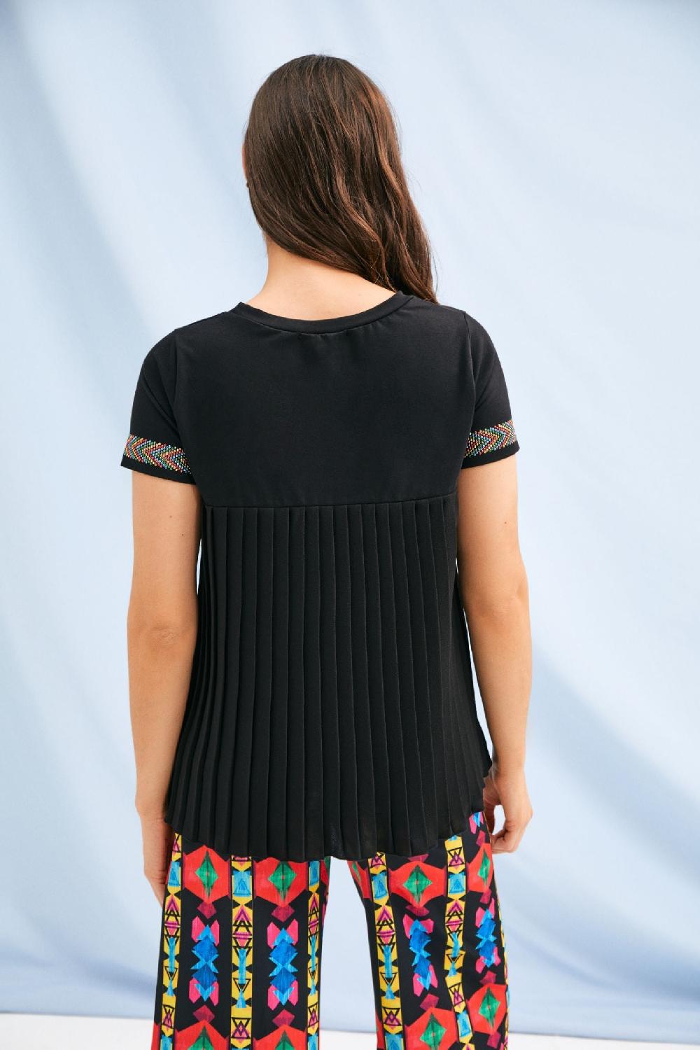 Lolitas&l Camiseta Negra Acabado Etnico En Mangas Y Contorno Lolitas&L