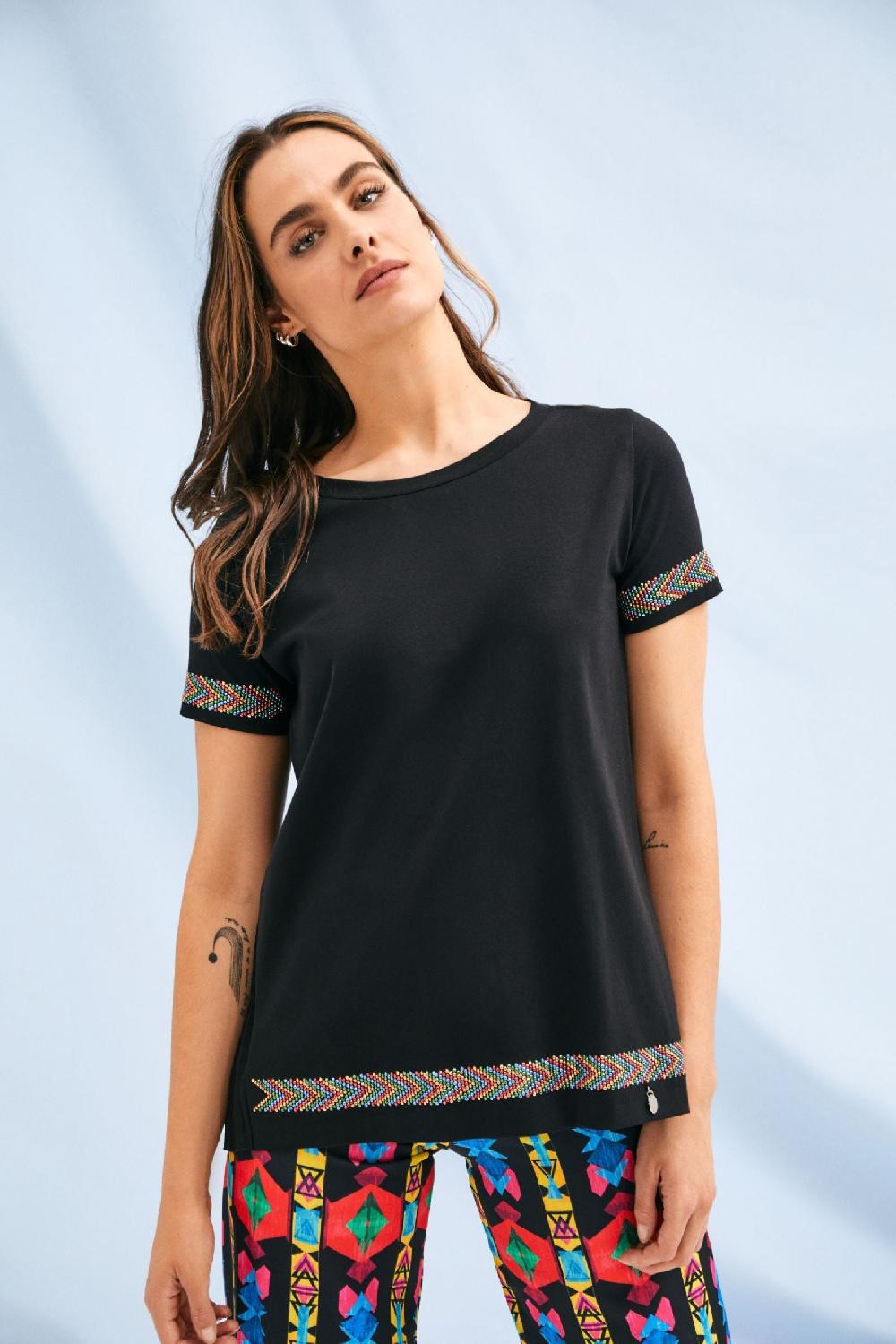 lolitas&l Camiseta negra acabado etnico en mangas y contorno Lolitas&L